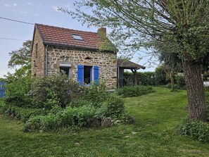 Exterior - Holiday Home in Pionsat (Pionsat)