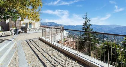 Cozy Hillside Escape in Berre