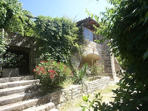Property grounds - Hilltop Stay near Beaulieu (Beaulieu)