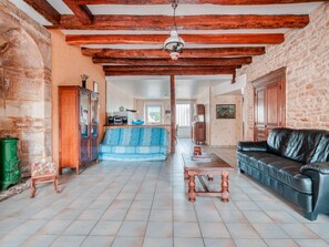 TV, DVD player, table tennis, stereo