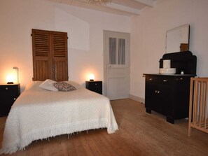 4 bedrooms - Quaint Holiday Home in Tailly (Barricourt)