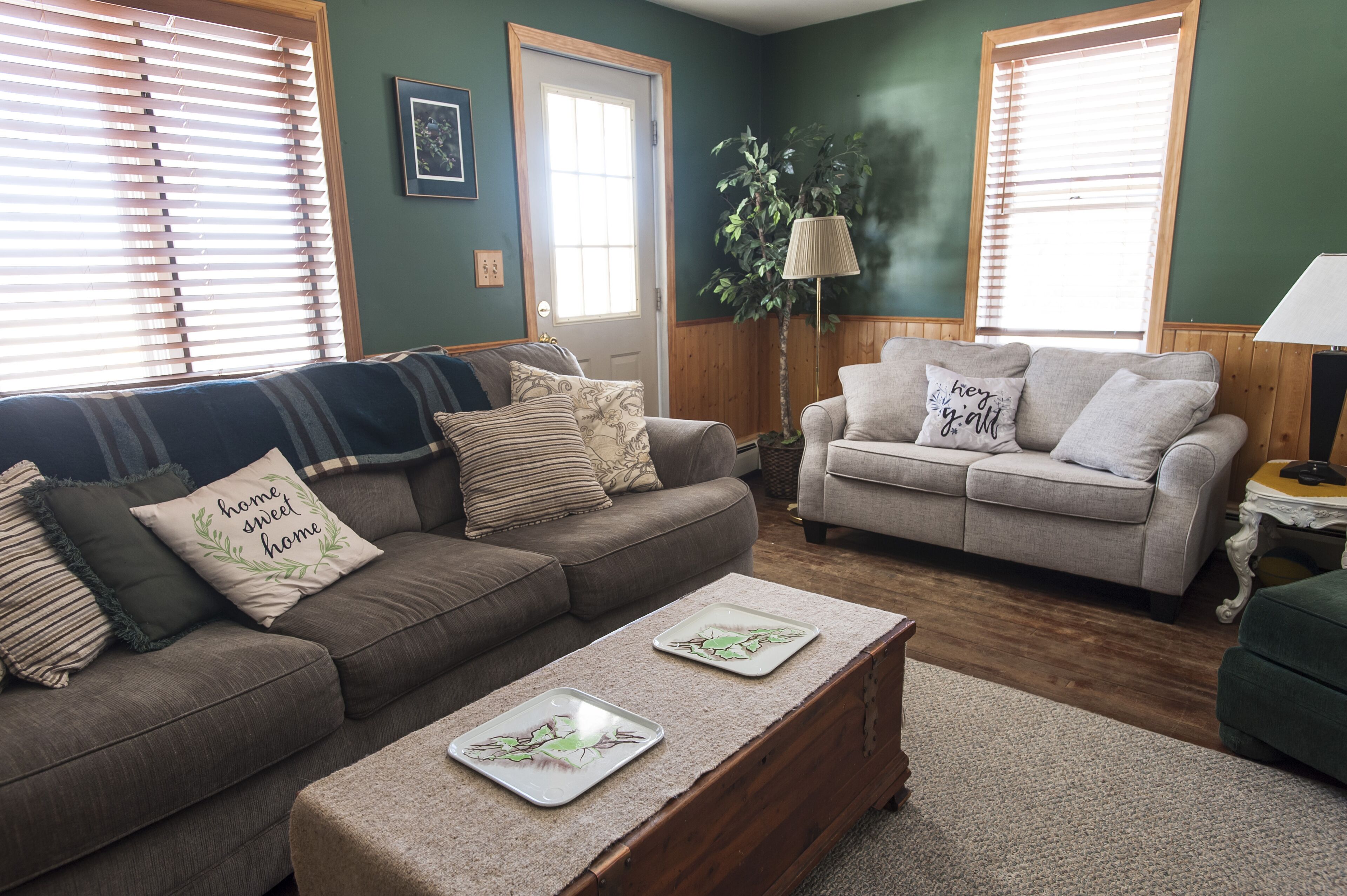 Smart-TV, DVD-spiller, bøker og musikkbibliotek