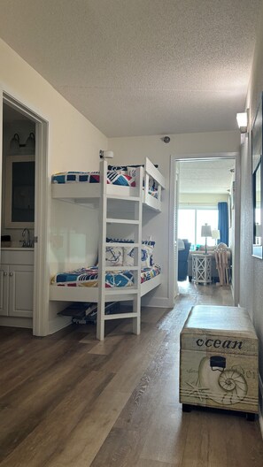 1 habitación, tabla de planchar con plancha y acceso a internet 