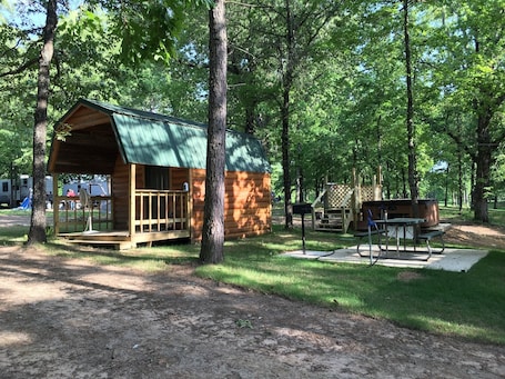 Outdoor dining. These little cabins are so secluded you may go far a hike and never see a soul !