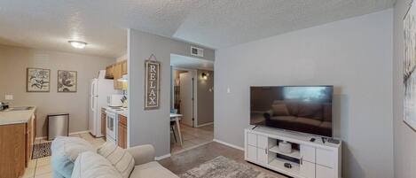 Una Smart TV, una oficina