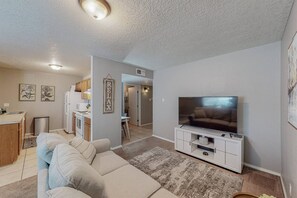 Smart TV, offices - Terra Blanca, near Old Town (Albuquerque)