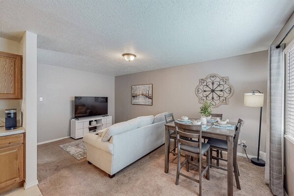 Smart TV, offices - Terra Blanca, near Old Town (Albuquerque)