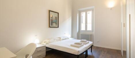 3 bedrooms, desk, iron/ironing board, WiFi