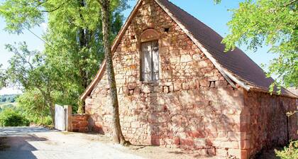 Beautiful holiday home with pool in Teillots