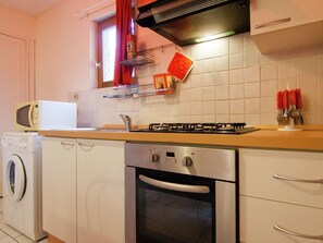 Réfrigérateur, four, cafetière/bouilloire, congélateur