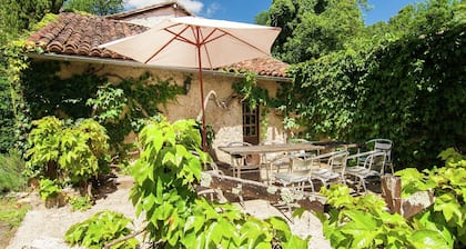 Manoir Ă Bourgnac avec Piscine et Vins