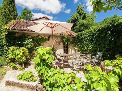 Casa de vacaciones en Bourgnac con piscina privada