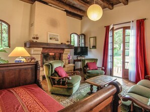 TV, fireplace, DVD player - Riverside Charm in Périgord Noir (Condat-Sur-Vézère)