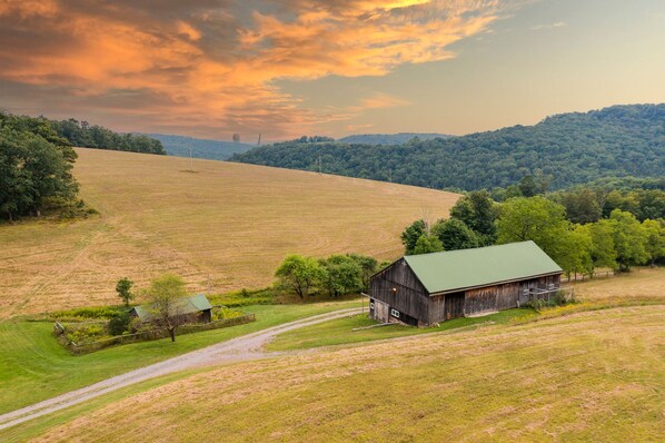 A rural landscape with a barn, open fields, and a distant hill. - Scenic Solitude Awaits at Mountain Ridge Retreat (Fairhope)
