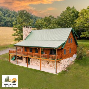 Exterior - Scenic Solitude Awaits at Mountain Ridge Retreat (Fairhope)