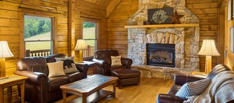Scenic Solitude Awaits at Mountain Ridge Retreat