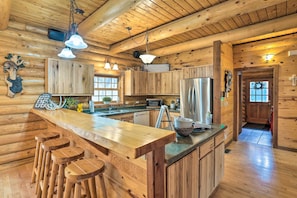Fridge, microwave, stovetop, dishwasher - Piedmont Cabin ~ 10 Mi to Rapid City! (Piedmont)