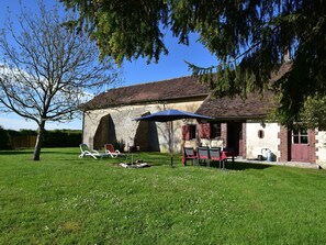Terrace/patio - Holiday home with private garden on a farm (Saint Maurice sur Aveyron)
