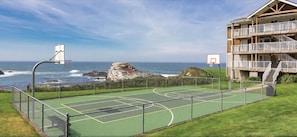 Sports court - Beautiful Oceanfront Condo at Depoe Bay, OR (Depoe Bay)