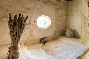 Interior - Slate-Roofed Hideaway (Cressensac)