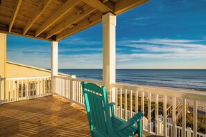 Property grounds - The Sandcastle: Upscale Large Oceanfront Home with Private Pool and Elevator (Oak Island)
