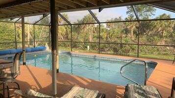 室外游泳池,恒温泳池