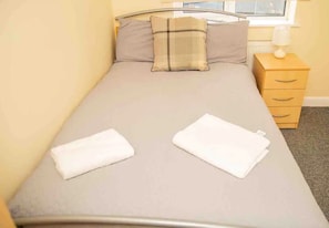 2 bedrooms, desk, iron/ironing board