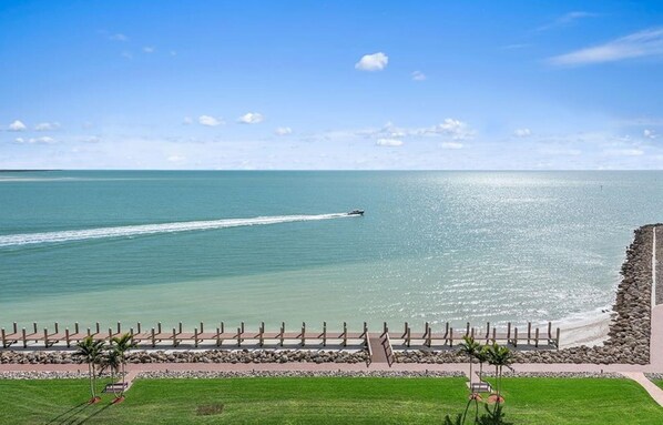 Beach nearby, sun-loungers, beach towels