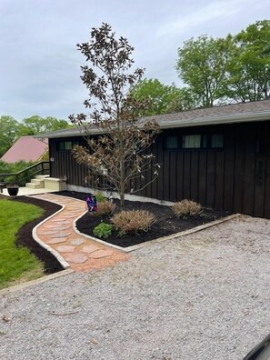 المنطقة المحيطة بالمنشأة