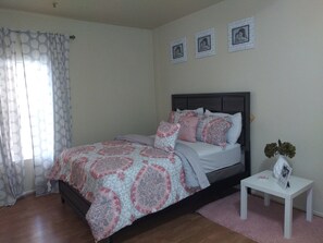 1 habitación, tabla de planchar con plancha, wifi y ropa de cama 