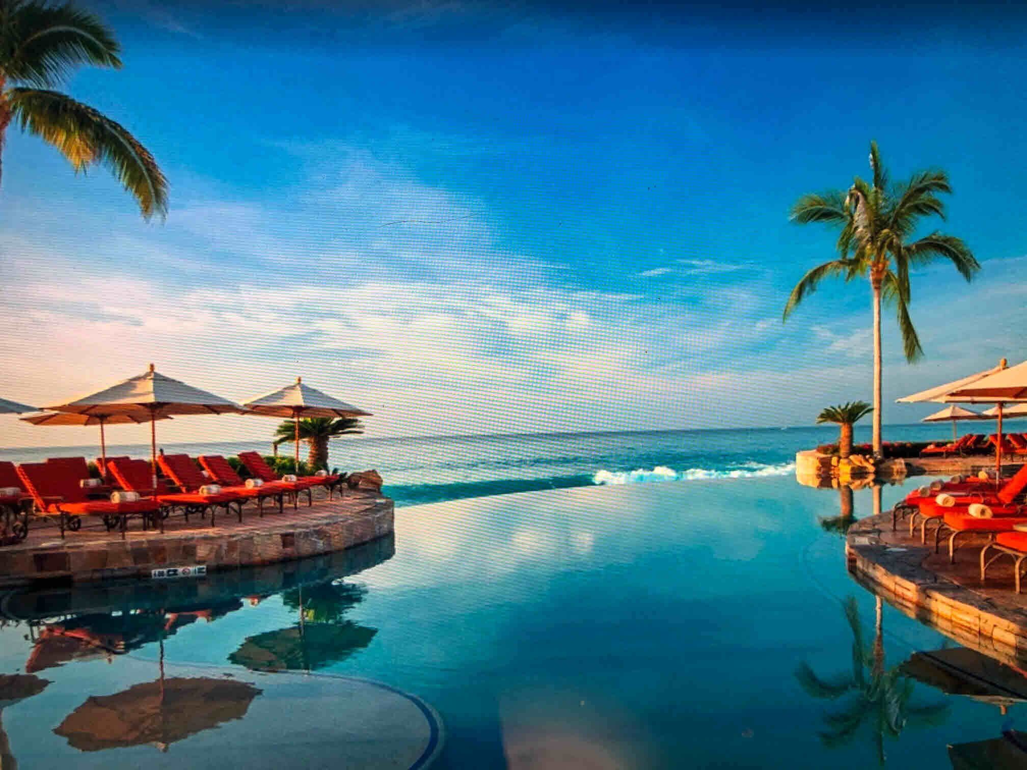 Utomhuspool och uppvärmd pool