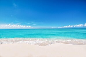 På stranden