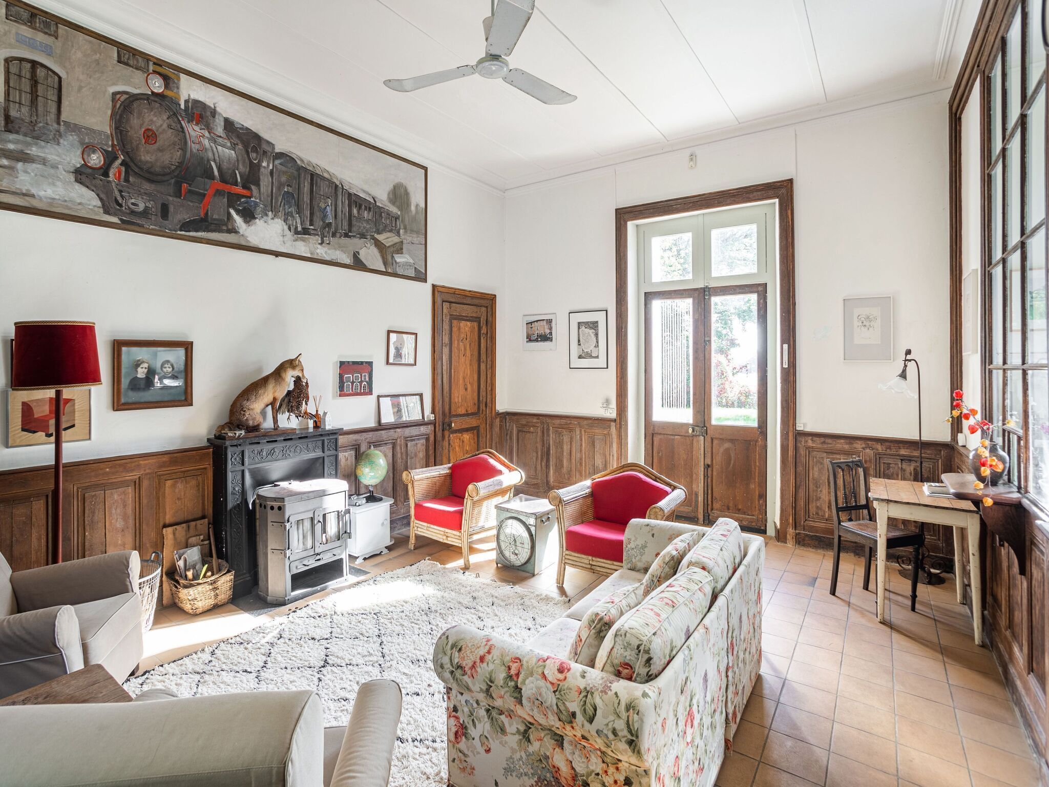 Fireplace, DVD player, table tennis, books