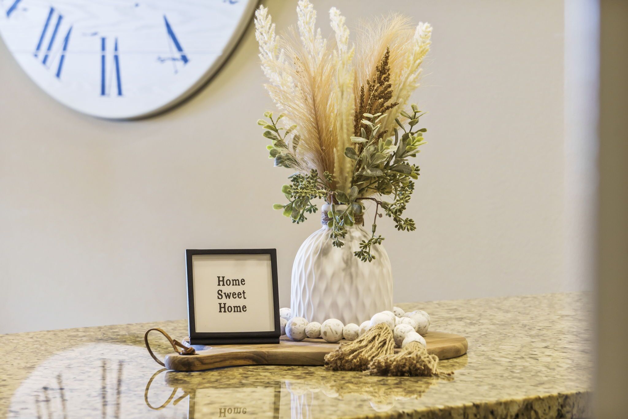 HUGE LOVELY Condo w/Pool! Elevator! Fun! Rec PLEX!12 Min To SDC and TB RK LAKE!!