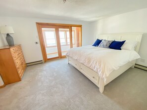 3 habitaciones, tabla de planchar con plancha y cuna de viaje