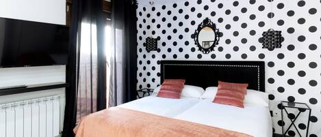 Iron/ironing board, internet, bed sheets