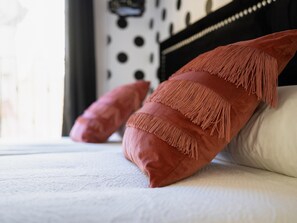 Iron/ironing board, Internet, bed sheets - Housingleon- Five Rooms Catedral (León)