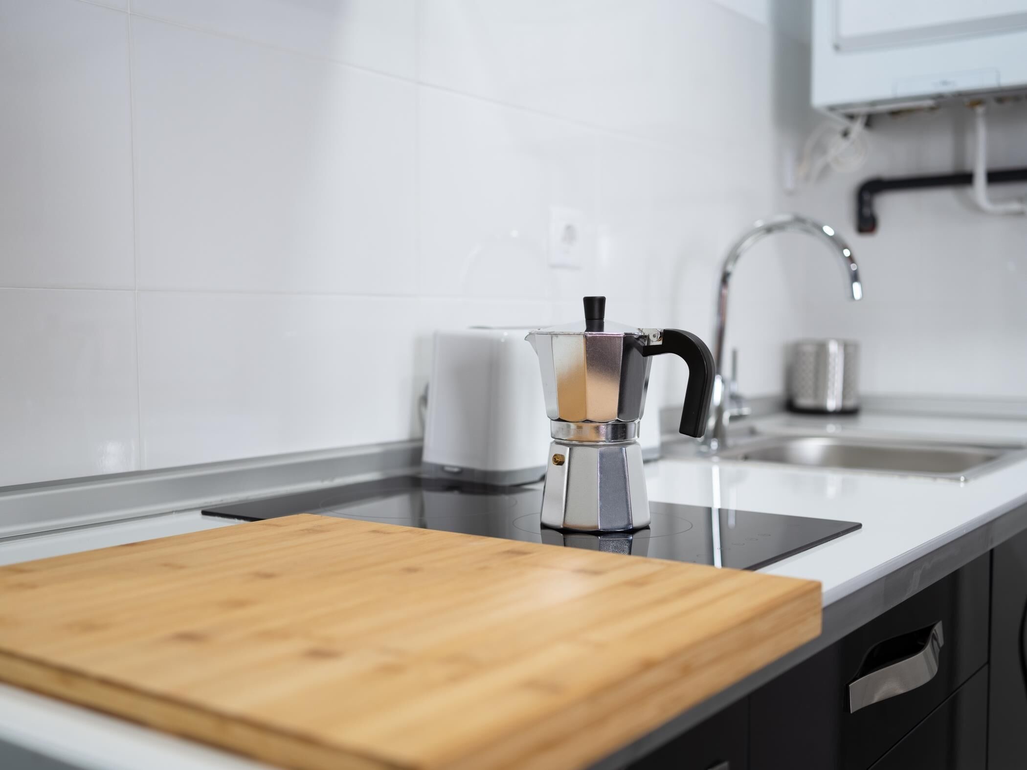 Refrigerador, microondas, cafetera y tetera y tostadora 