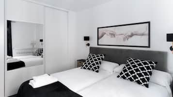 Ferros/tábuas de passar roupa, acesso à internet, roupa de cama