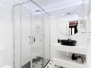 Shower, hair dryer, towels - Housingleon- Five Rooms Botines (León)