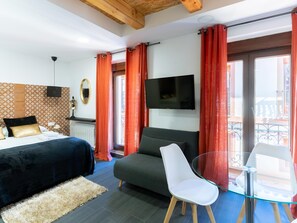 Tabla de planchar con plancha, Internet, ropa de cama