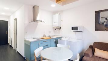 Fridge, microwave, coffee/tea maker, toaster