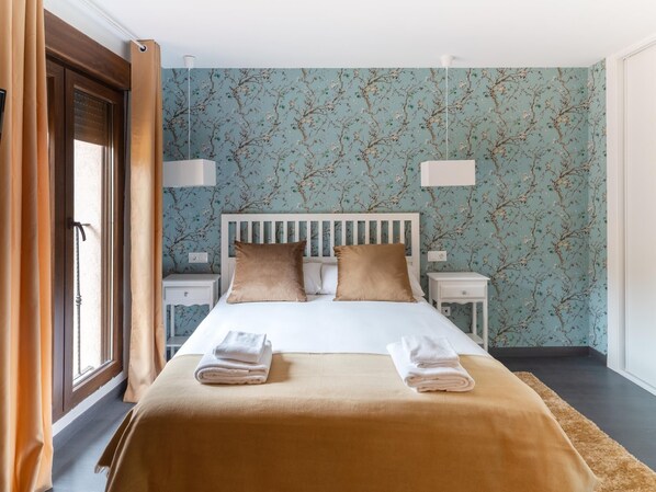 Iron/ironing board, Internet, bed sheets - Housingleon- Five Rooms Barrio Húmedo (León)