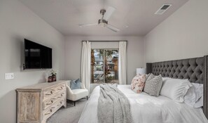 4 bedrooms, iron/ironing board, free WiFi, bed sheets - Pool Side @ Zion Village w/ Tesla Charger 220V (Hurricane)