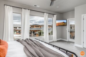 4 bedrooms, iron/ironing board, free WiFi, bed sheets