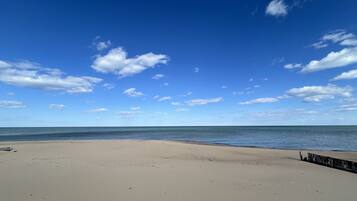 Plage à proximité, chaises longues