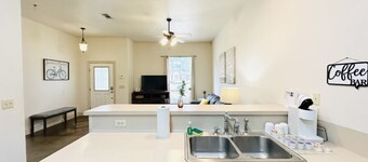 Chateau 5, spacious townhouse in Tickfaw, LA
