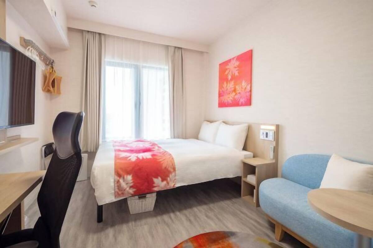 Blackout curtains, free WiFi, bed sheets