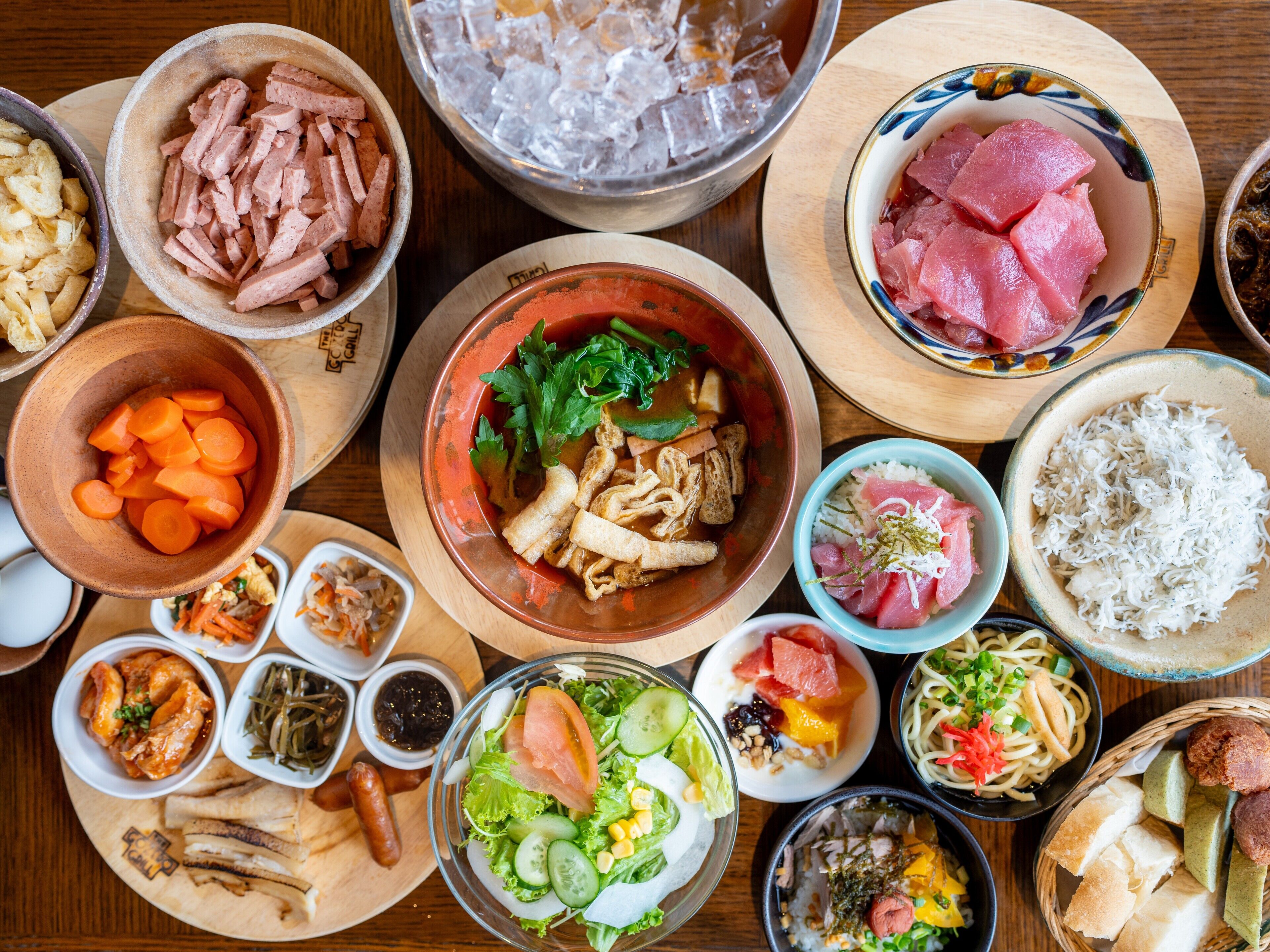 Daily buffet breakfast (JPY 1870 per person)