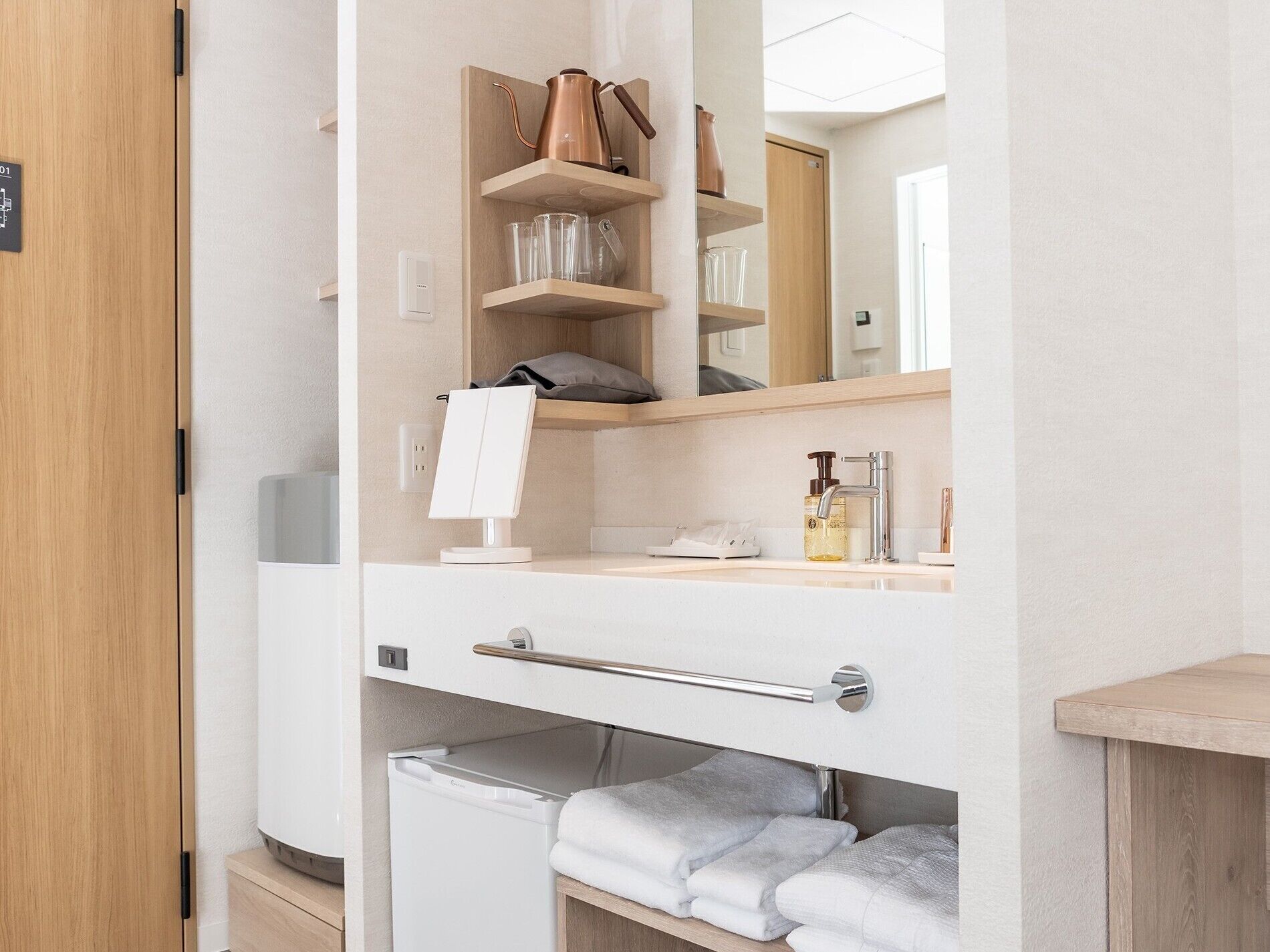 deluxe double room, non smoking (with washing machine) | 1 bedroom, blackout curtains, free wifi, bed sheets